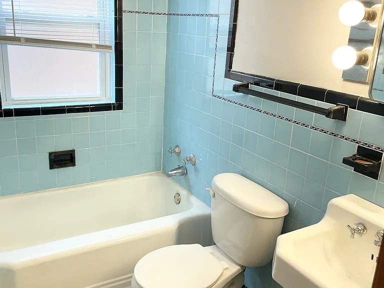 Randolph Apartments — Photo 7