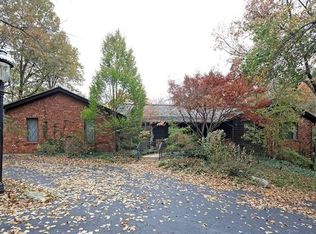 141 N Spoede Rd, Saint Louis, MO 63141