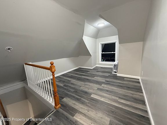 4th image of 50 Market St