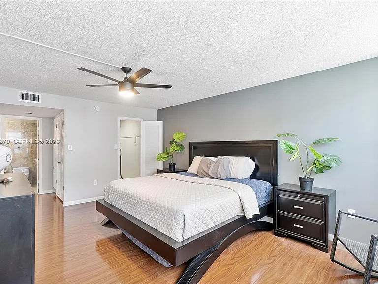 18031 Biscayne Blvd #1401 — Photo 26