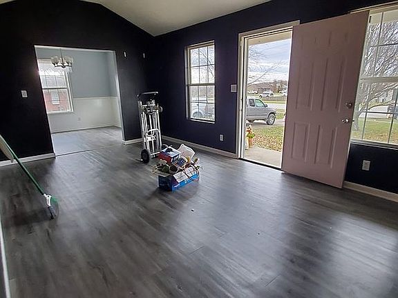 4th image of 399 Susannah Ave