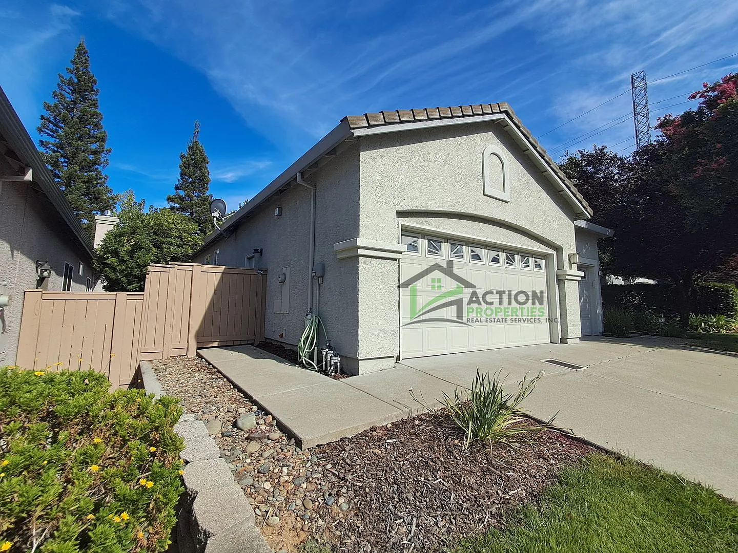 Stunning Roseville, Gated Heritage Oak: 3 Bed 2524 sqft, Single Story, Carpet Hardwood Floors, Ac... — Photo 3