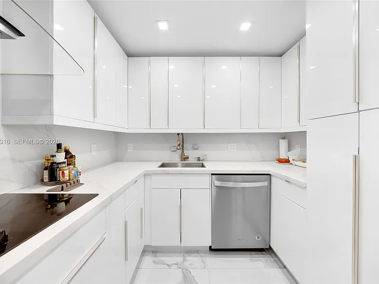 2500 Parkview Dr #2119 — Photo 8