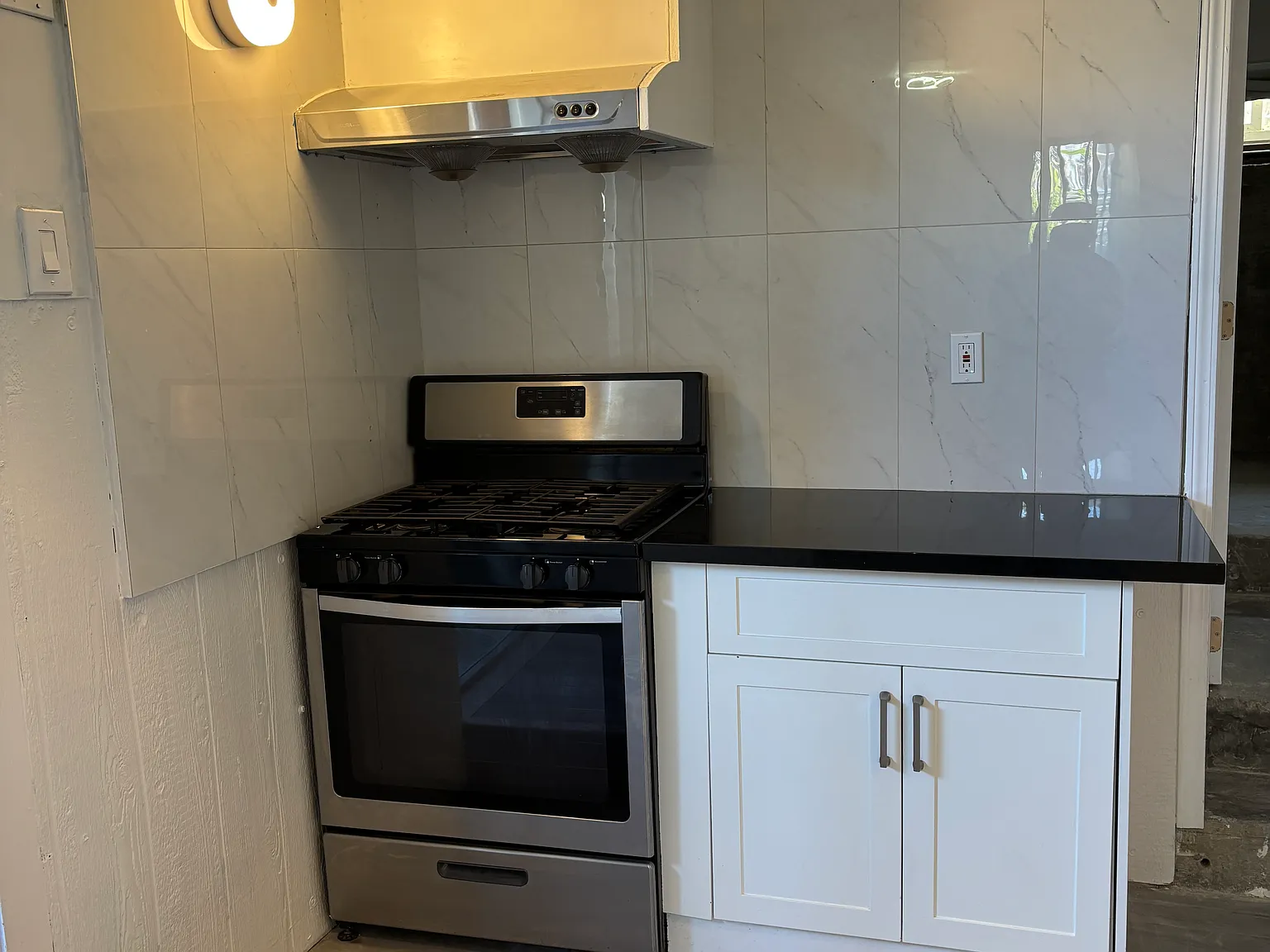 3 bed, 1200 sqft, $2,995 — Photo 4