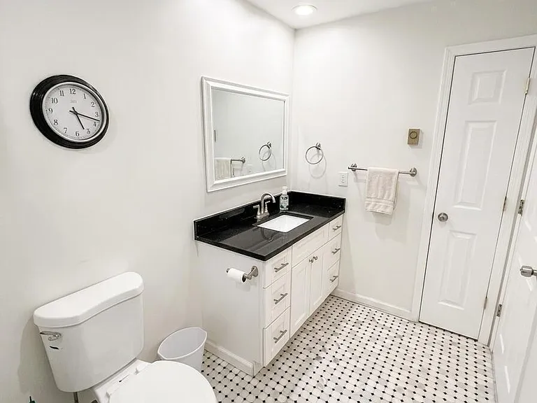 115 Amberly Dr #H — Photo 16