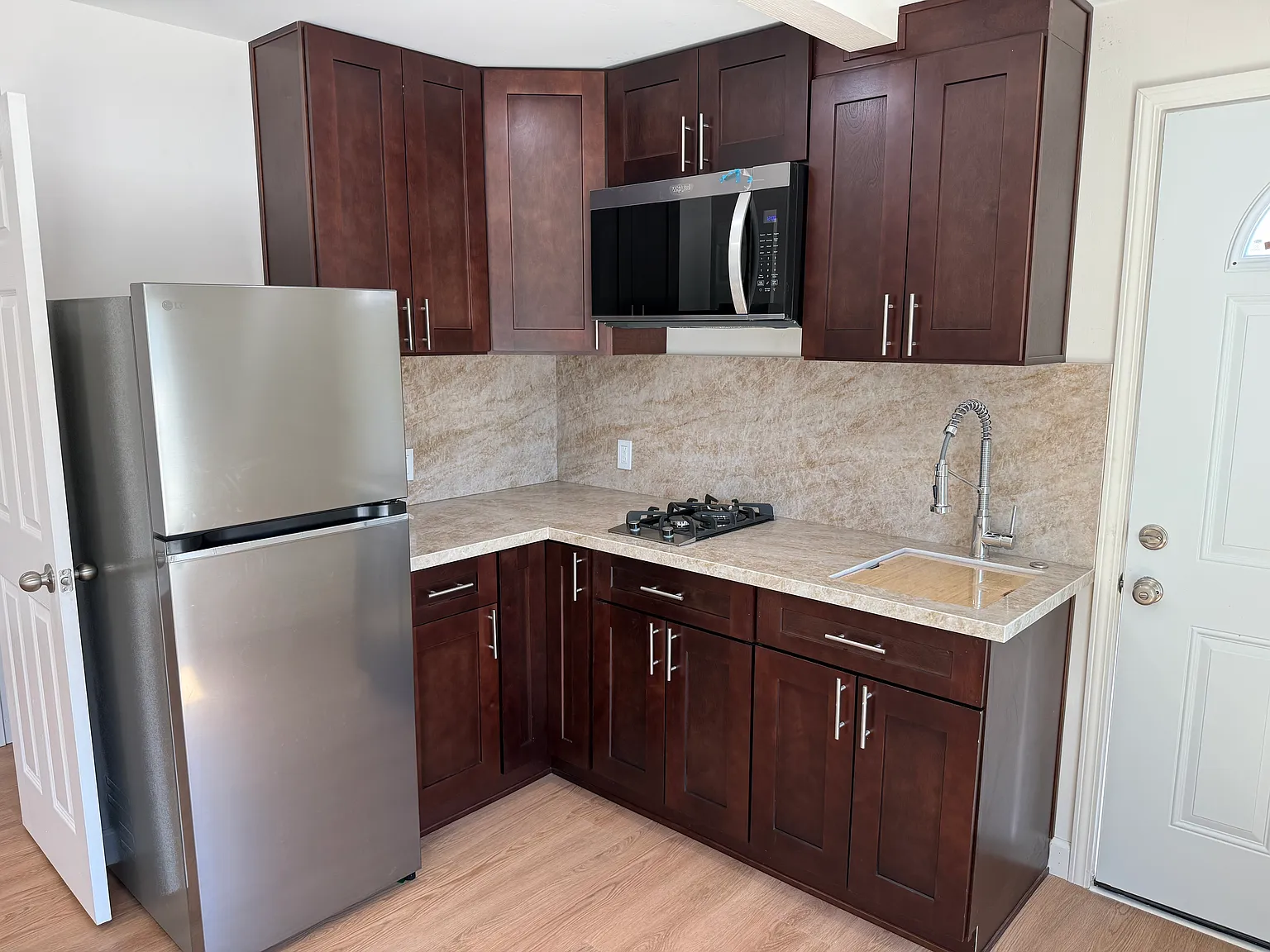 Studio, 435 sqft, $1,950 — Photo 4