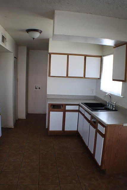 2nd image of 102 E Denvil St