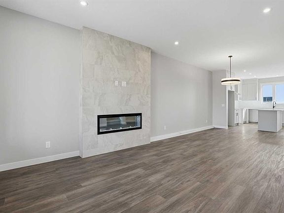 3rd image of 229 N Bridgeport Gate