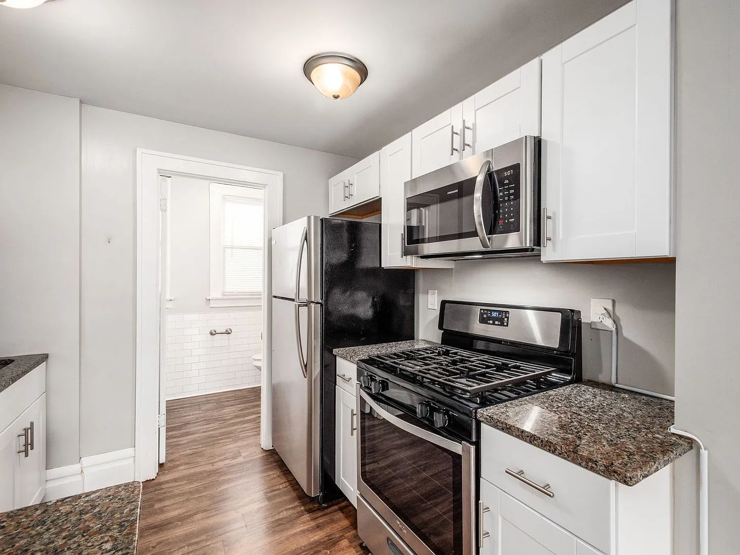 1 bed, 1.0 bath, 635 sqft, $1,275 — Photo 2