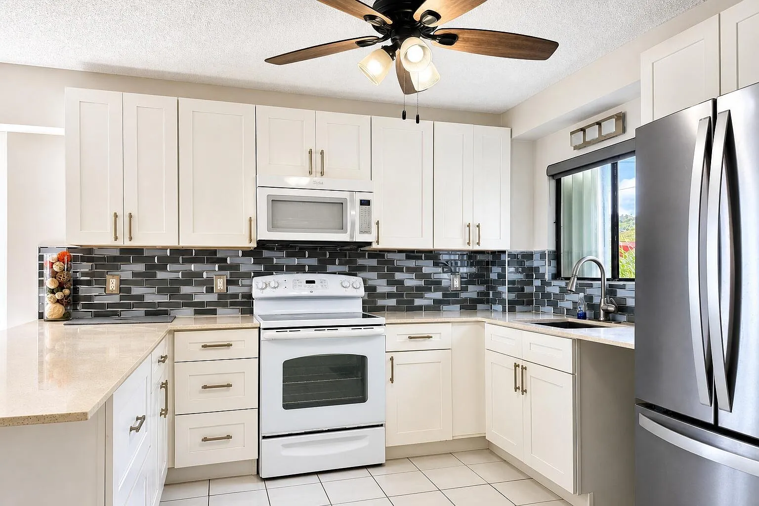 2 bed, $2,500 — Photo 3