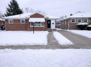 22120 Beverly Ave, Oak Park, MI 48237