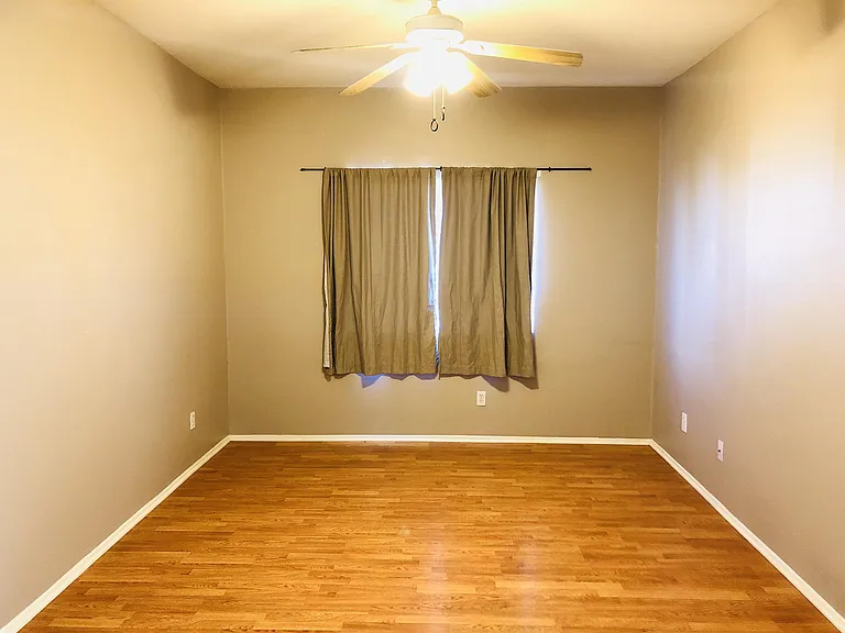 27540 Canterbury St — Photo 5