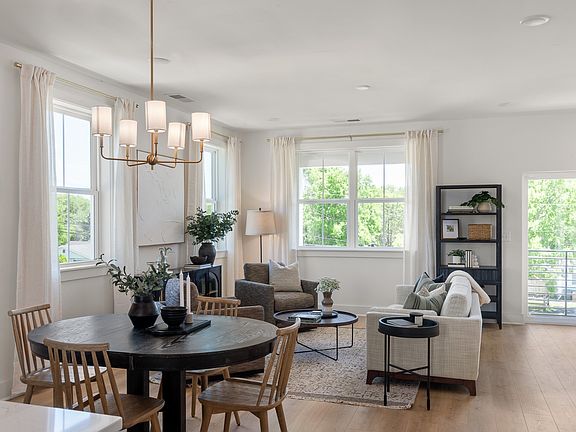 5th image of 504 Edwin St #25