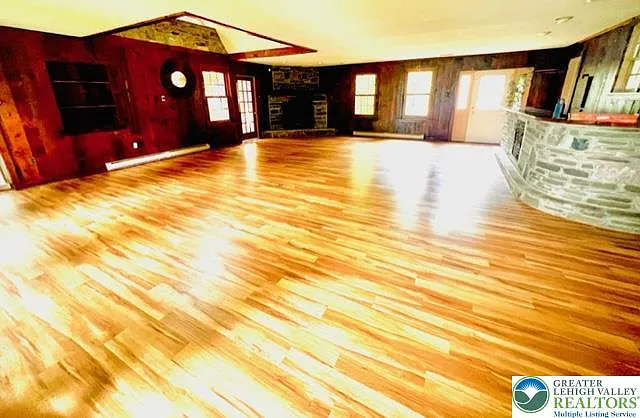 4 bed, 5.0 bath, 4544 sqft, $3,500 — Photo 4