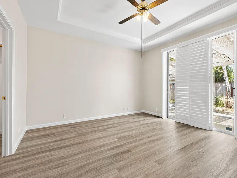 560 Diana Ave — Photo 33