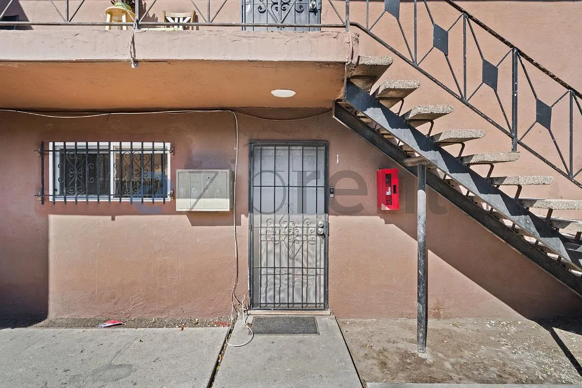 2 bed, 850 sqft, $2,800 — Photo 2