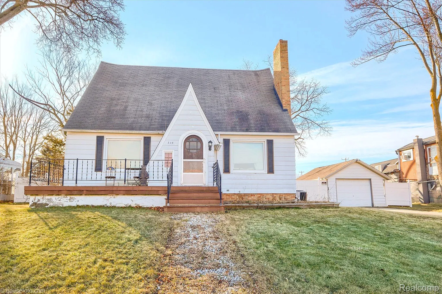238 E Nepessing St photo 1