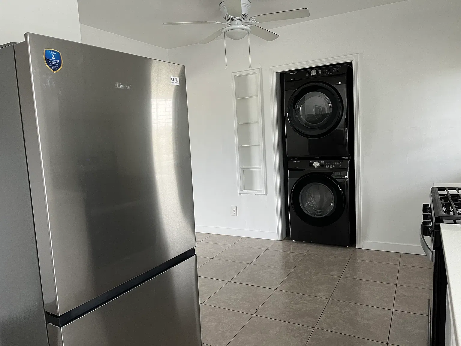 2 bed, 1000 sqft, $2,795 — Photo 3