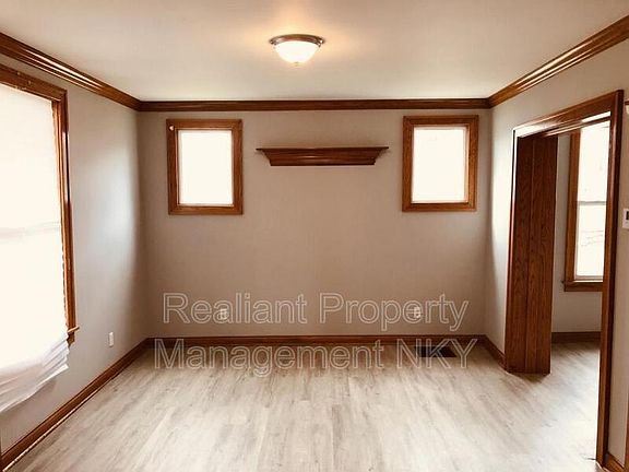 2nd image of 324 E 47th St