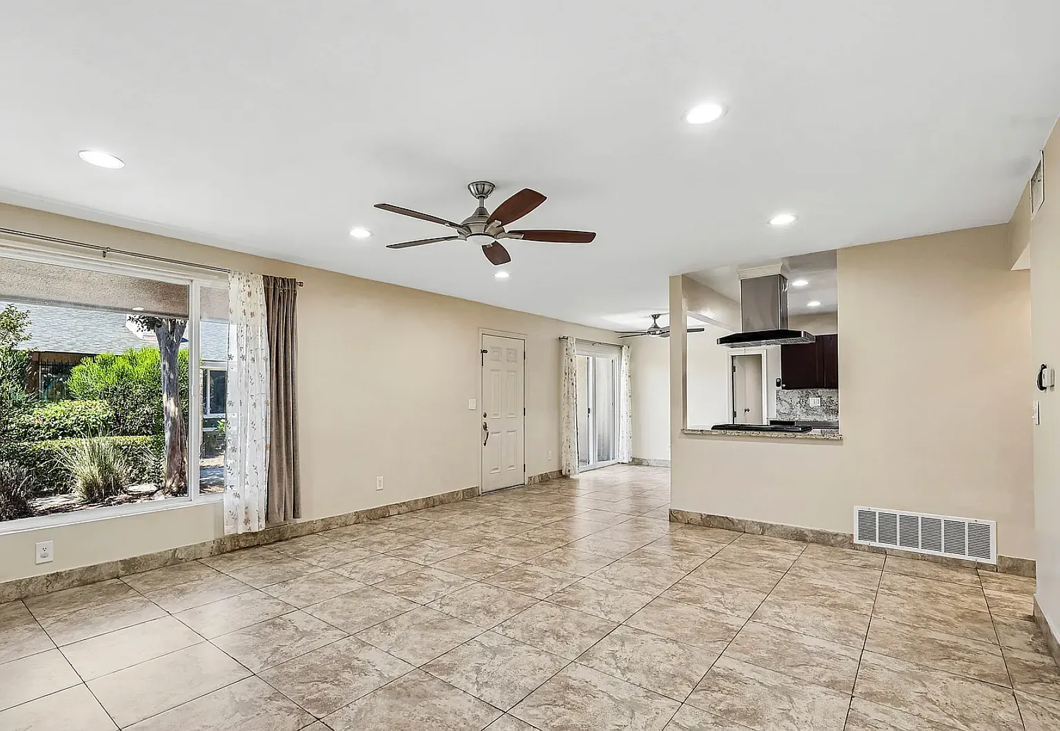 2 bed, 1088 sqft, $2,750 — Photo 2