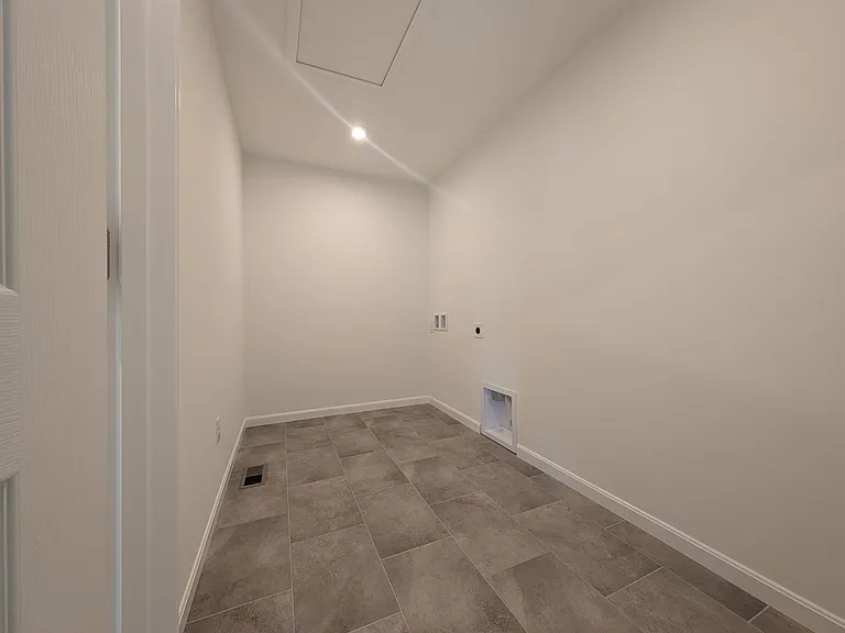 8161 Sycamore Hollow Dr — Photo 21