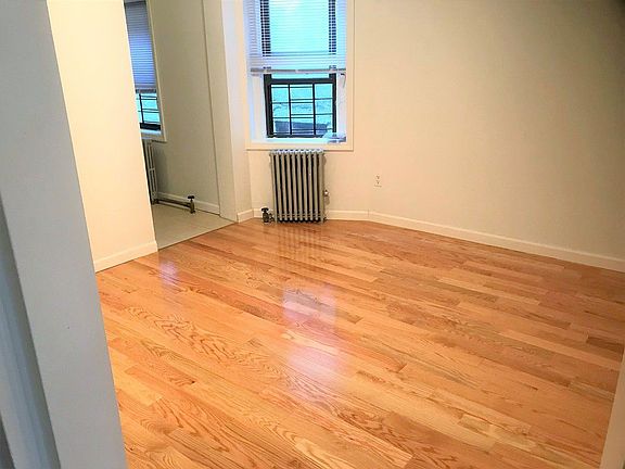 3rd image of 32 Mulberry St APT 8