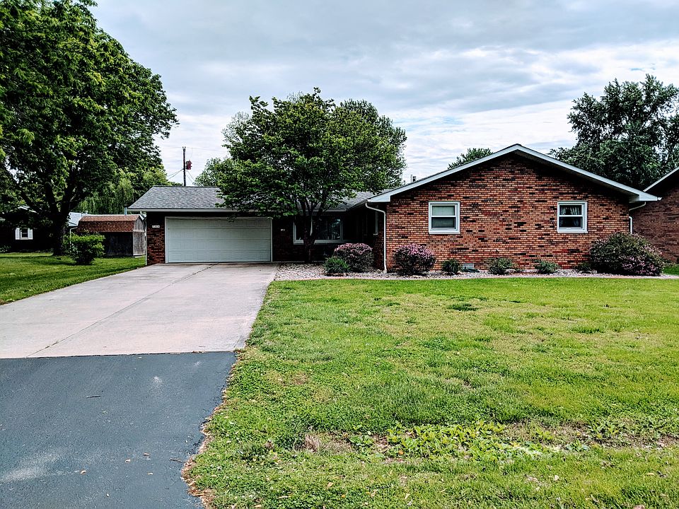 1st image of 28 Rosewood Dr