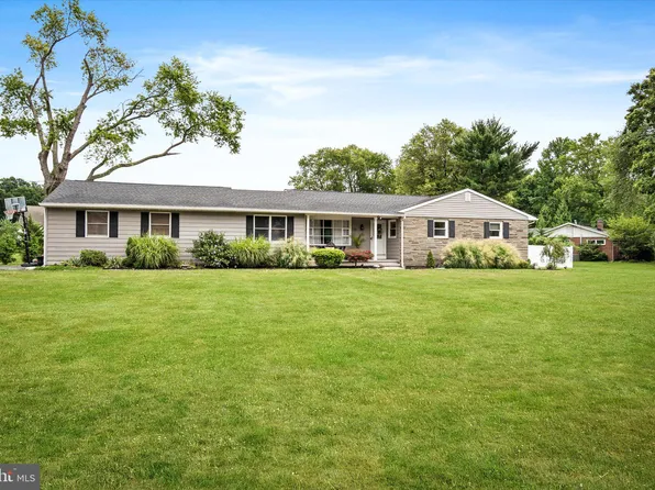25 Winterset Dr, Trenton, NJ 08690