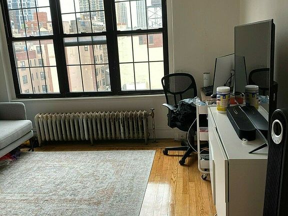 3rd image of 50 W 72nd St APT 1707