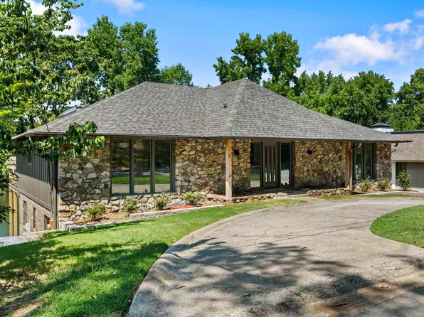 21 E Lake Dr, N Little Rock, AR 72116