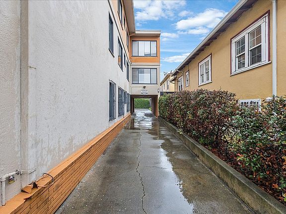 3rd image of 854 40th St APT 4