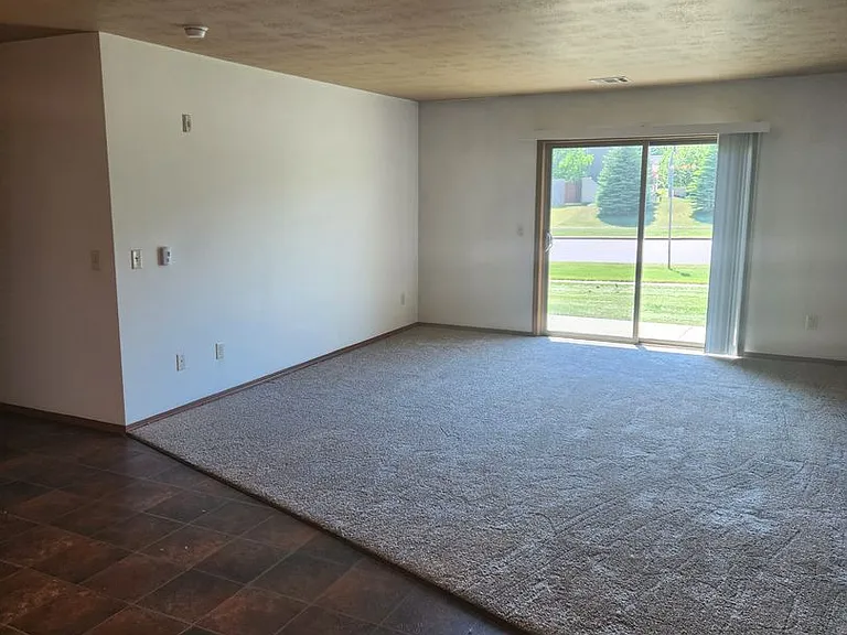 Sunrise Apartments — Photo 17