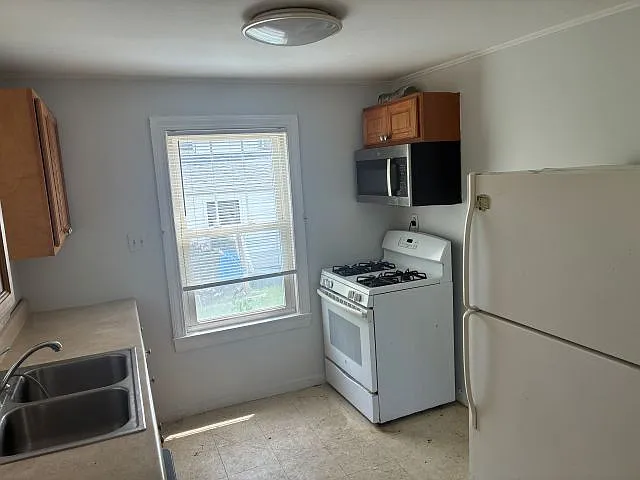 63 Thompson St — Photo 13