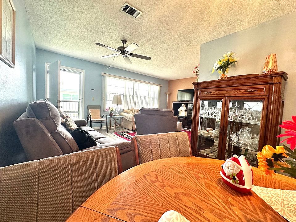 Living Room/Dining Room
(personal items will be removed)