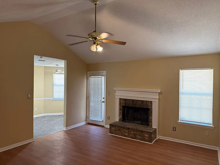 2962 Bridgeport Dr — Photo 5