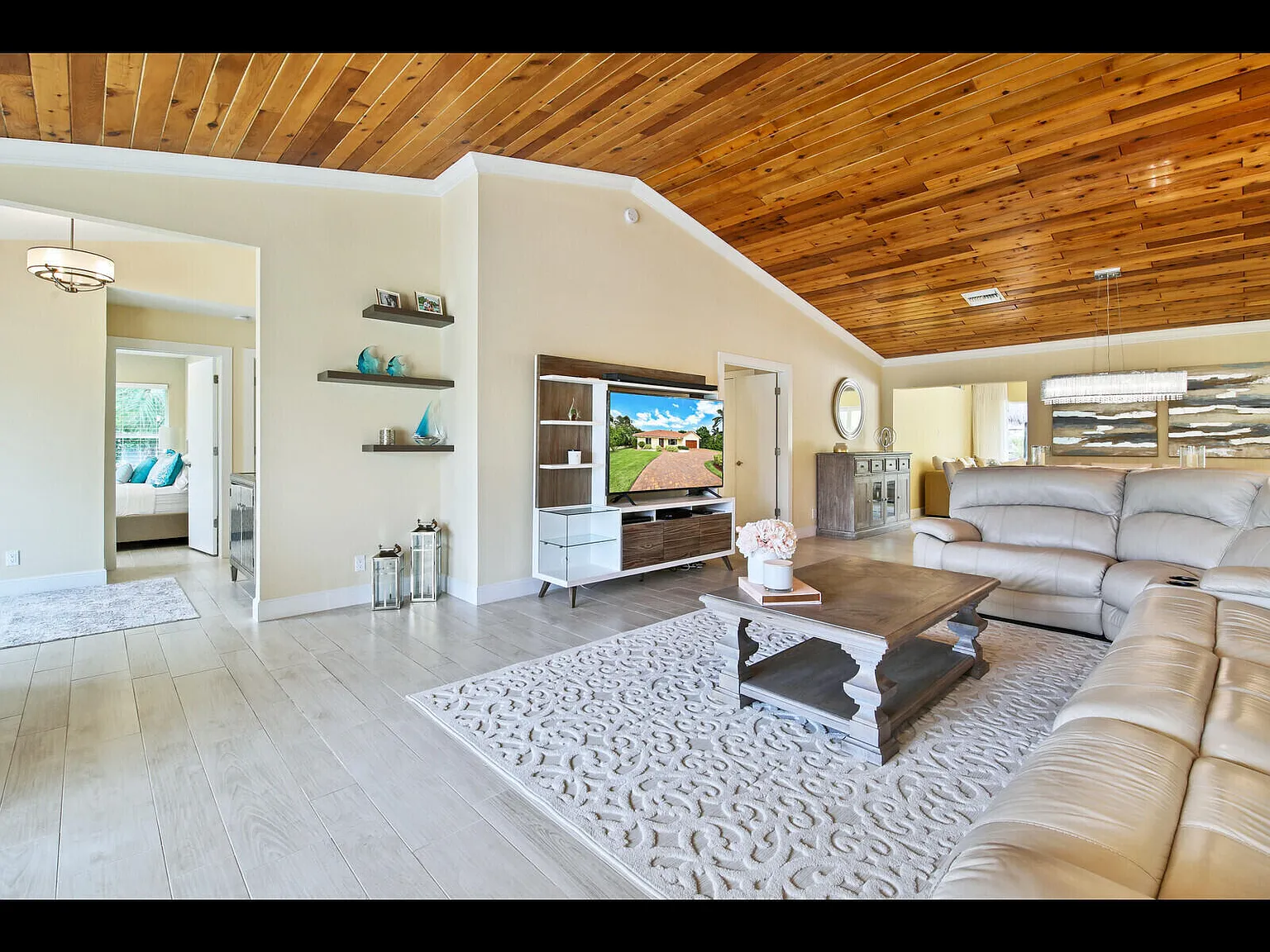 3 bed, 3.0 bath, 2618 sqft, $9,500 — Photo 4