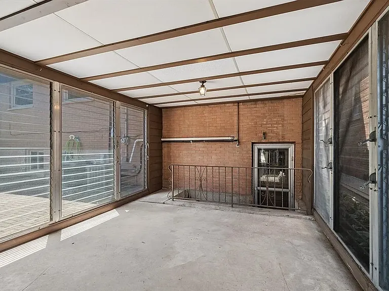 5832 Capulina Ave — Photo 20