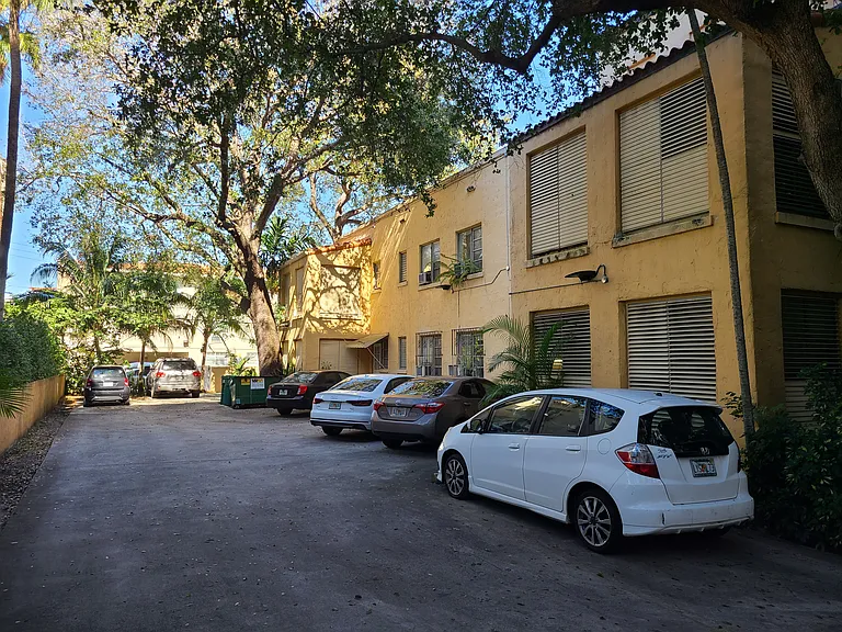 315 & 305 Navarre — Photo 9