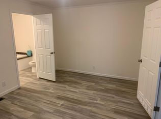 136 Bayshore Dr, Cape Carteret, NC 28584