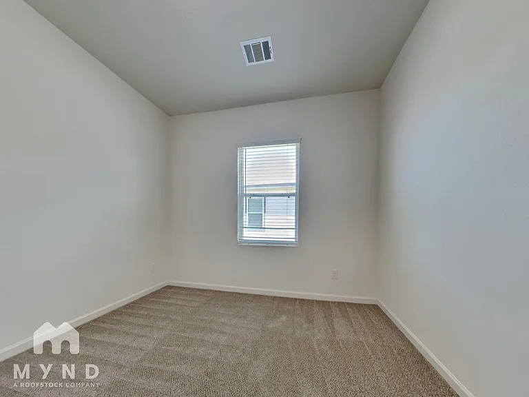 1056 Banyon Tree Ln — Photo 10
