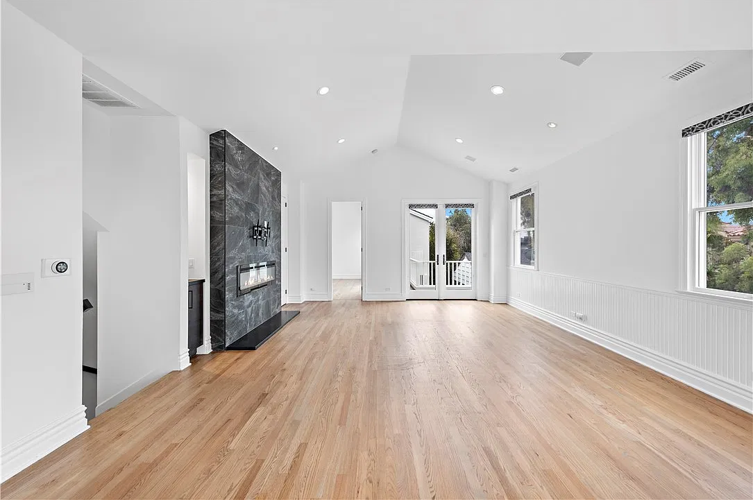 3 bed, 1944 sqft, $14,500 — Photo 3