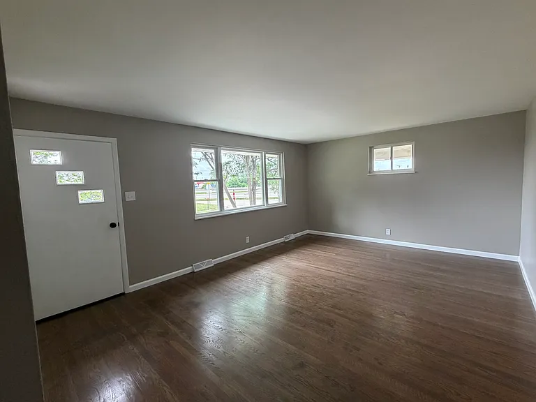 613 School St — Photo 2