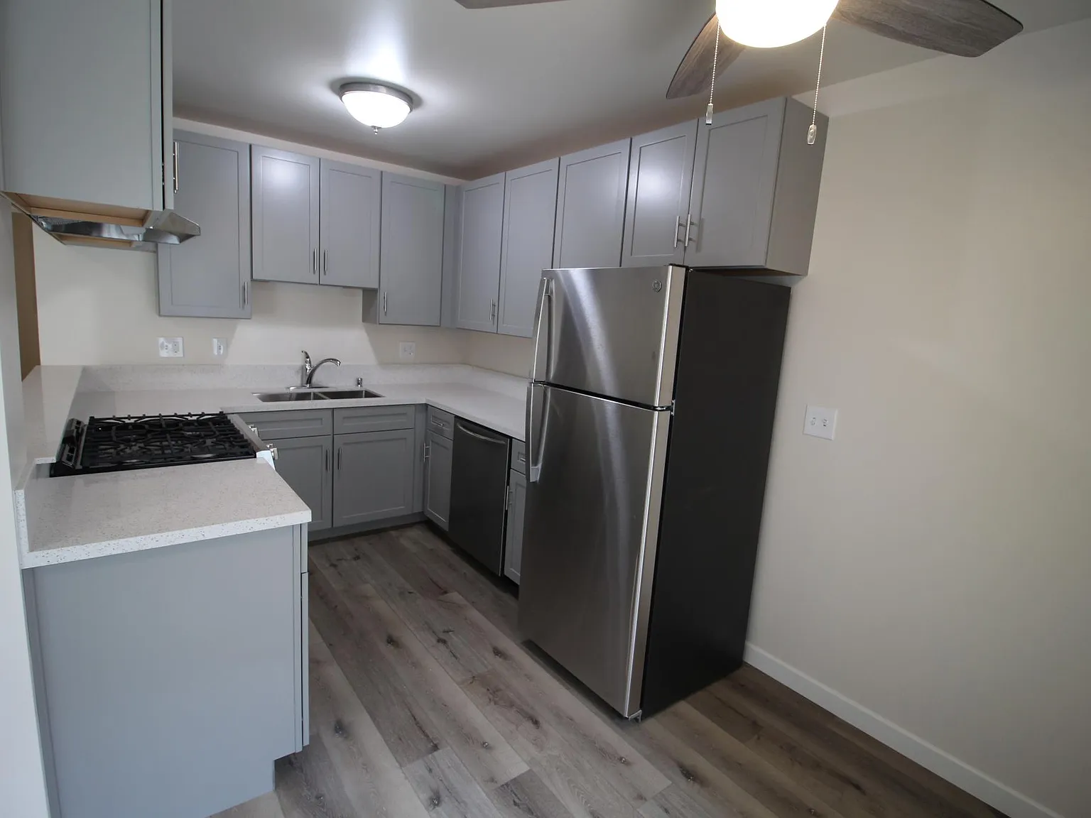 2 bed, 800 sqft, $2,340 — Photo 4