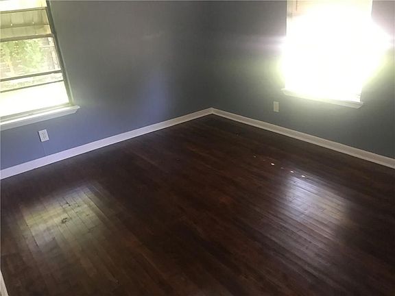 4th image of 1403 Salina St