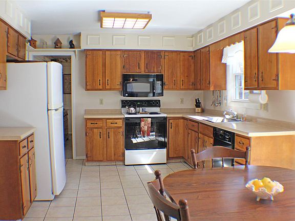 4th image of 7 Whispering Hills Dr