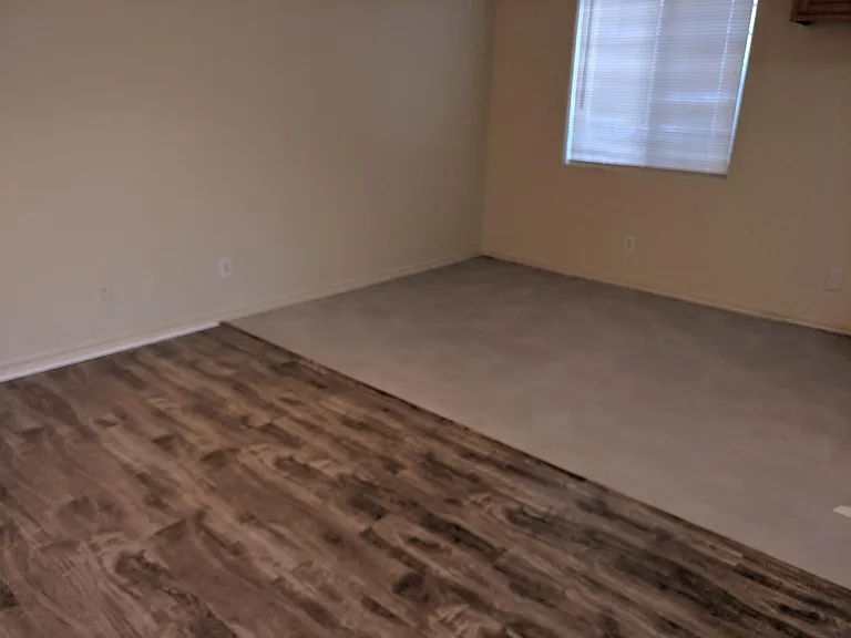 9608 S Main St — Photo 1