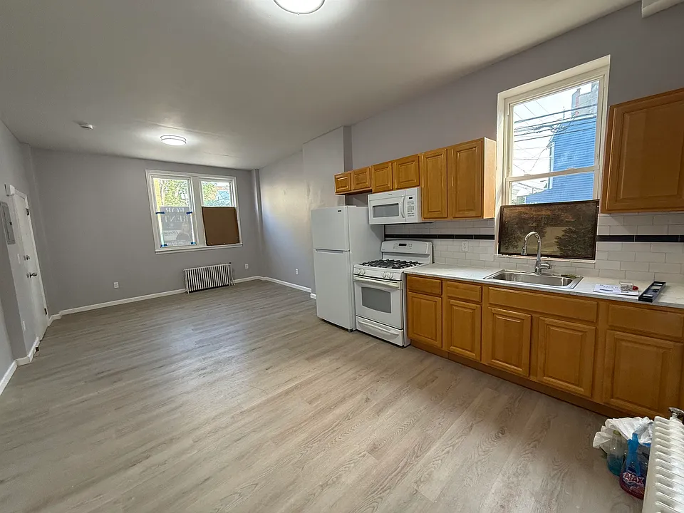 423 Baldwin Ave #1