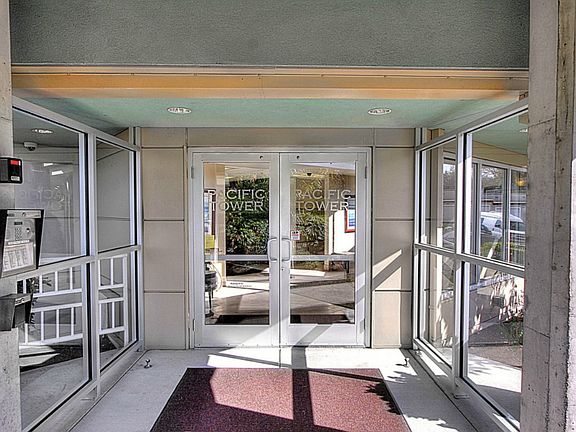 2nd image of 3201 Pacific Ave Unit 904