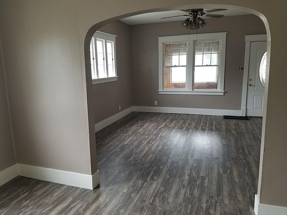3rd image of 104 E Penning Ave