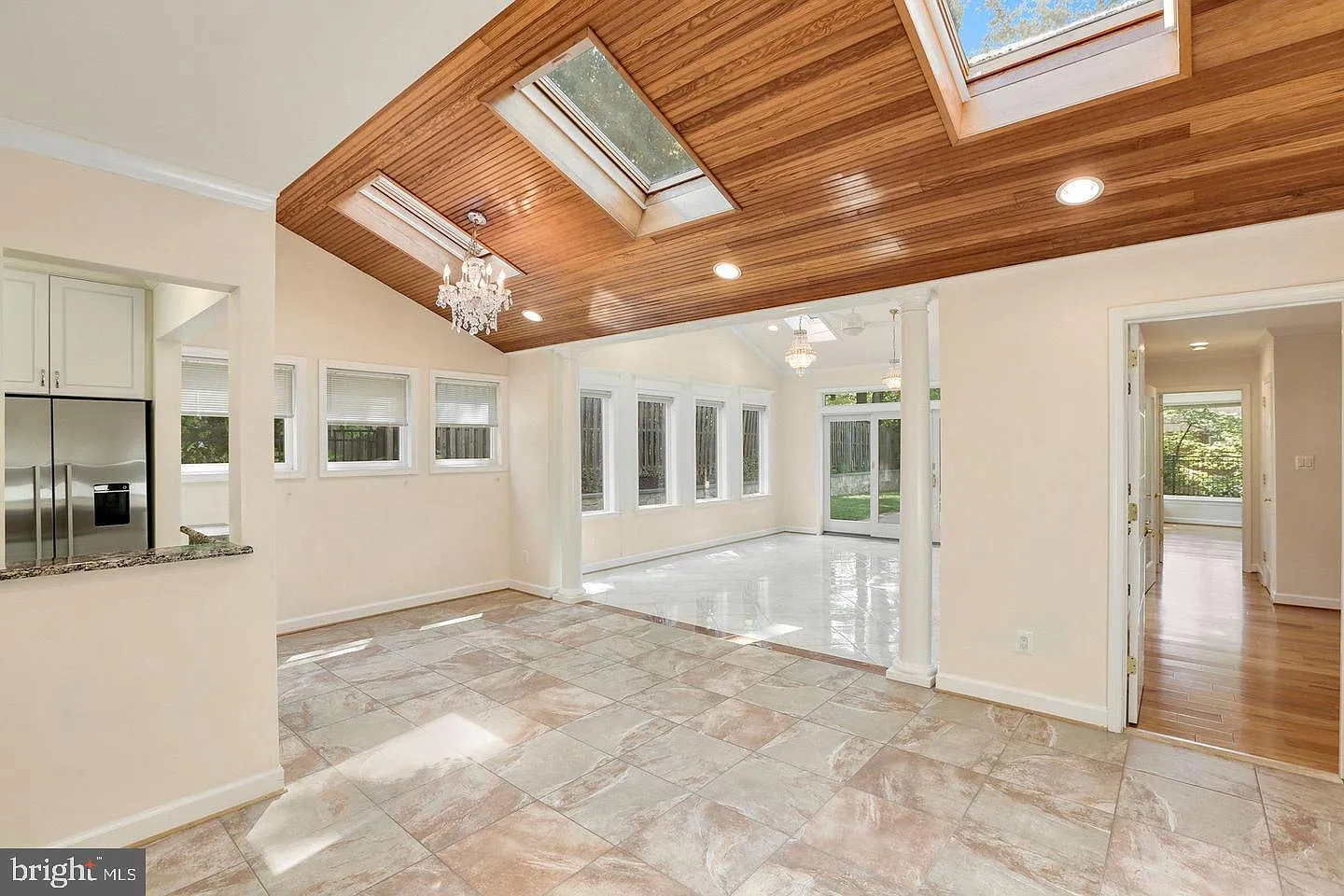 4 bed, 2.0 bath, 2200 sqft, $4,950 — Photo 4